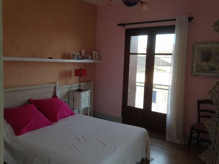 Chambre d’hôte pour 2 personnes, avec Balcon et Terrasse ainsi que Jardin et Piscine