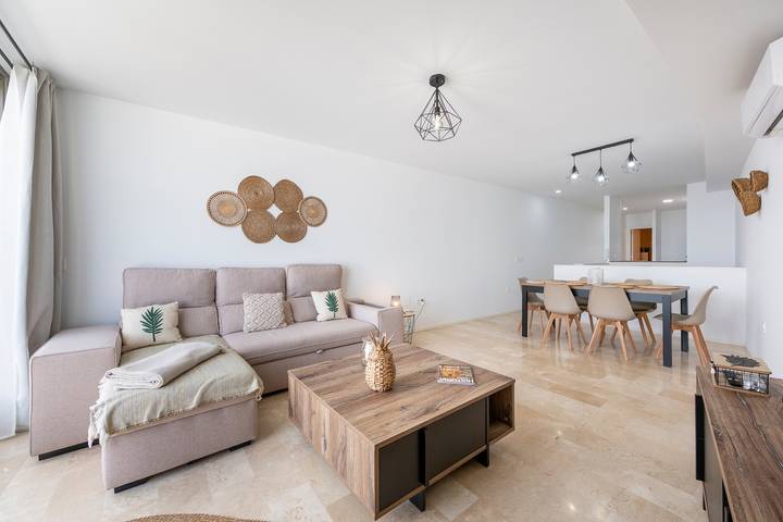 Appartement entier, Appartement 'Duplex de Luxe' avec vue sur la mer, piscine partagée et climatisation. in Carboneras, Costa de Almería