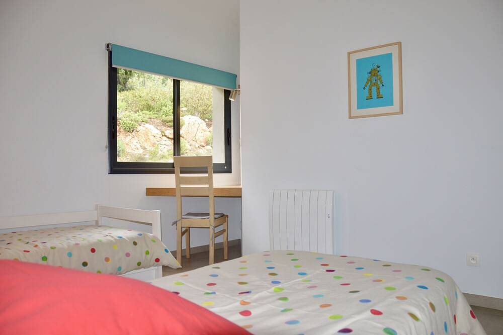 La Maison Des Deux Châteaux, piscine privée, climatisée, Superbes Vues. in Duilhac-sous-Peyrepertuse, Parc naturel régional Corbières-Fenouillèdes