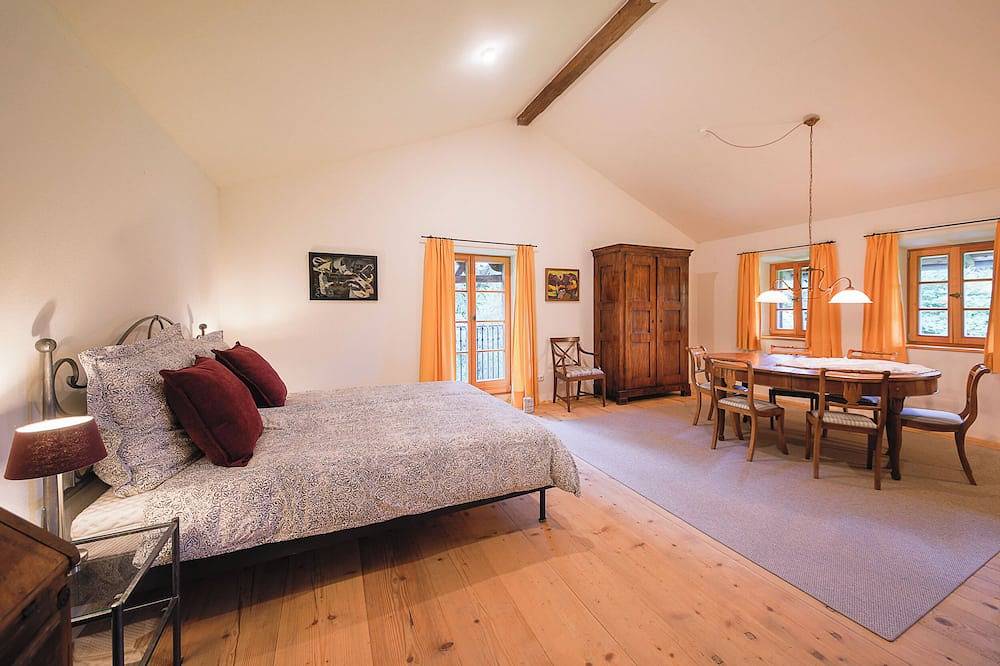 Ferienhaus Nöstlbach - Landhaus mit Garten in Pittenhart, Chiemsee