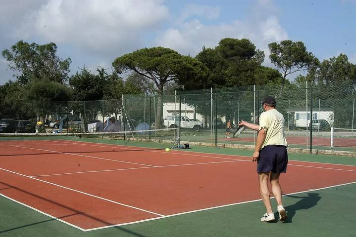 Camping für 4 Personen, mit Terrasse in Hyeres - 2