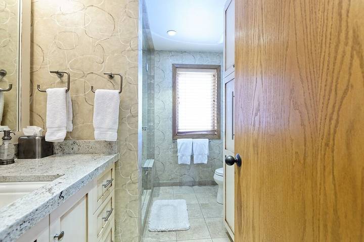 Vacation rental for 7 people, with hot tub and yard as well as pool, with pets in Snowmass Village