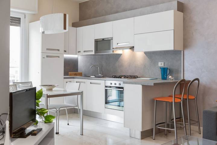 Appartamento intero, Luminoso ed elegante appartamento con 3 posti letto e balcone. in Centro Storico di Verona, Verona