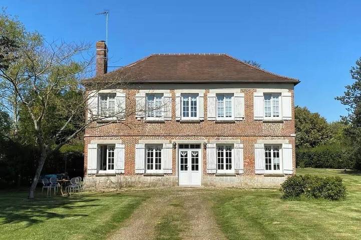 Location de vacances pour 8 personnes, avec jardin, animaux acceptés dans La Chapelle-du-Bois-des-Faulx