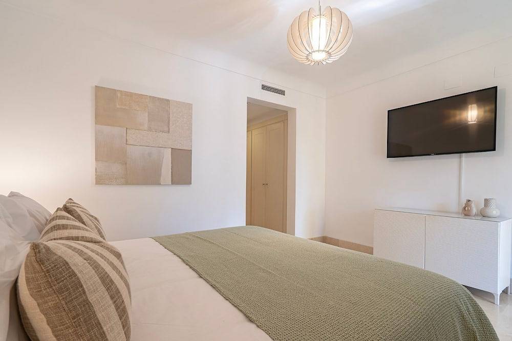 Entire apartment, Frontline Sotogrande Marina Living | 3-Bed Waterfront Retreat in Sotogrande, San Roque