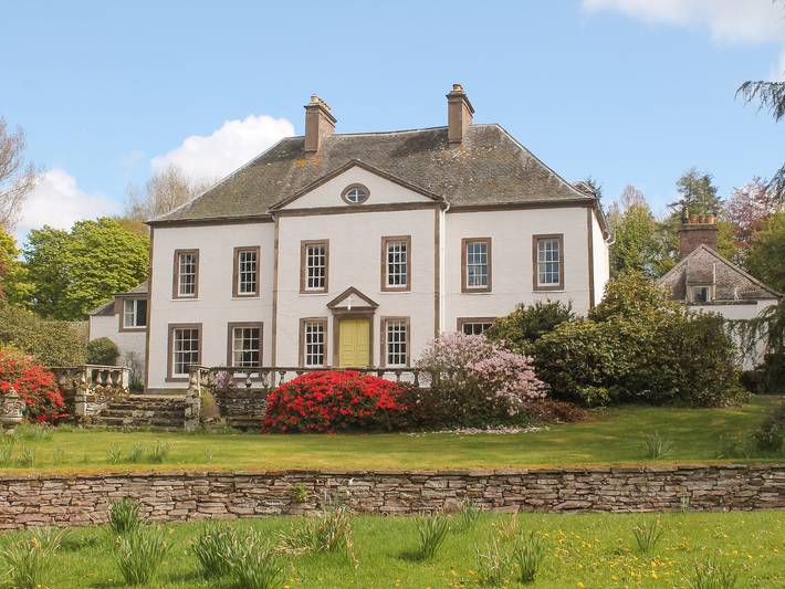 Log cabin for 3 people, with garden, with pets in Angus
