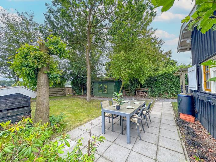 Gemütliches Holzhaus mit Garten und Seeblick in Niederländische Nordsee