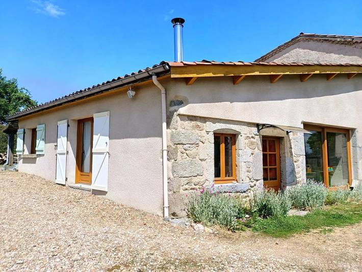 Location de vacances pour 5 personnes, avec vue et jardin dans Trézioux - 4