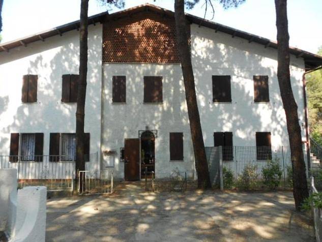 Ferienwohnung für 8 Personen, mit Balkon und Terrasse sowie Garten und Seeblick in Lido di Spina