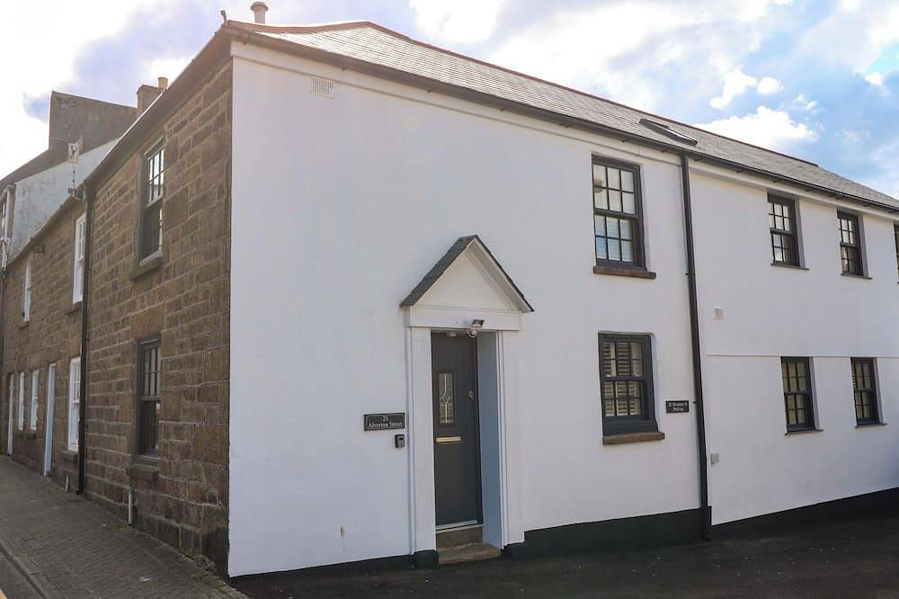 Holiday Home for 6 People in Penzance, Cornwall