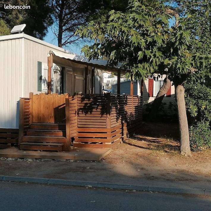 Camping pour 6 personnes, avec terrasse et piscine