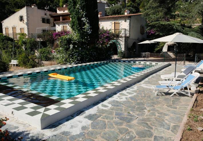 Chambre d’hôte pour 4 personnes, avec Terrasse ainsi que Jardin et Piscine à Toulon
