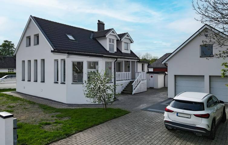 Ferienhaus für 10 Personen, mit Whirlpool und Terrasse sowie Garten, kinderfreundlich - 1