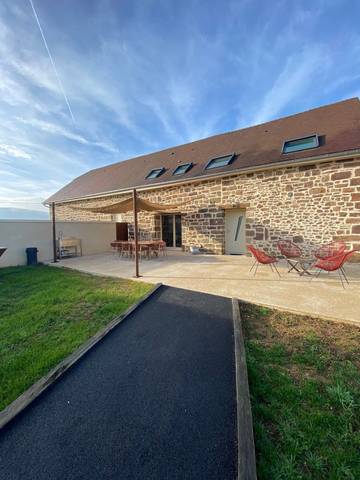Gîte pour 8 personnes, avec jardin et piscine ainsi que jacuzzi et terrasse en Corrèze