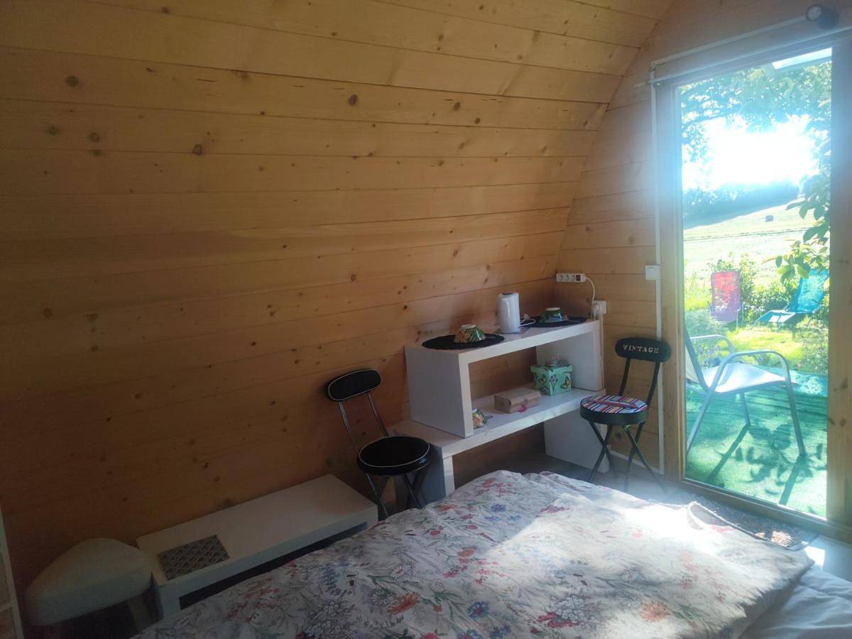 Chalet fleuri in Lolif, Côte de la Déroute