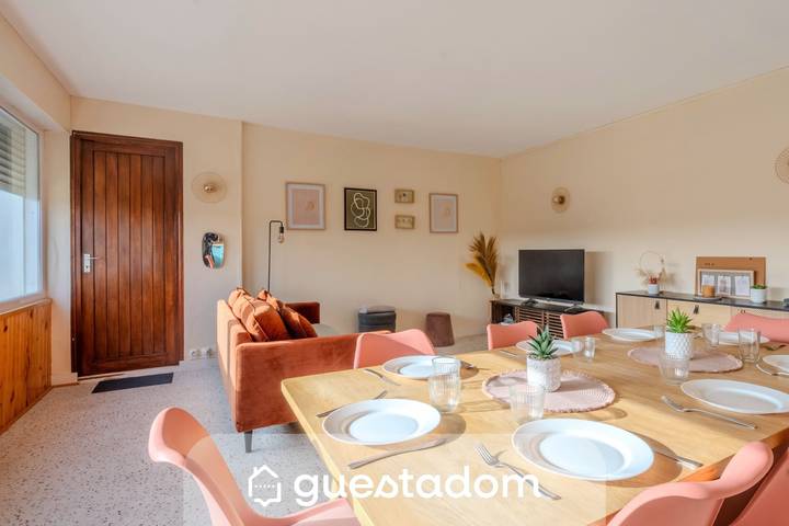 Location de vacances pour 8 personnes, avec Balcon à Le Mans