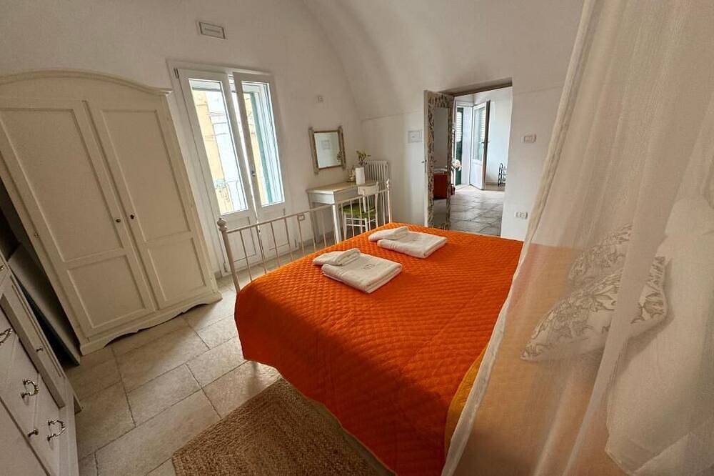 Molini Mansion. Cozy house just 20 meters from the beach in Old Port in Monopoli, Province de Bari