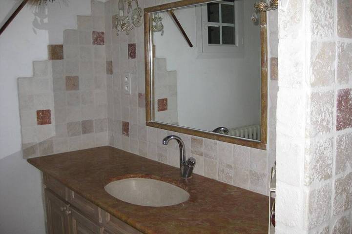 Location de vacances pour 5 personnes, avec jardin ainsi que piscine et jacuzzi à La Rochegiron - 4