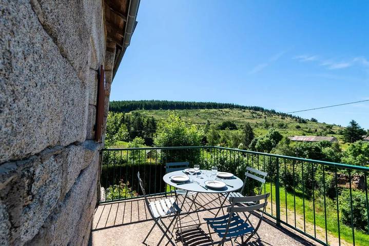 Gîte pour 2 personnes, avec piscine et terrasse