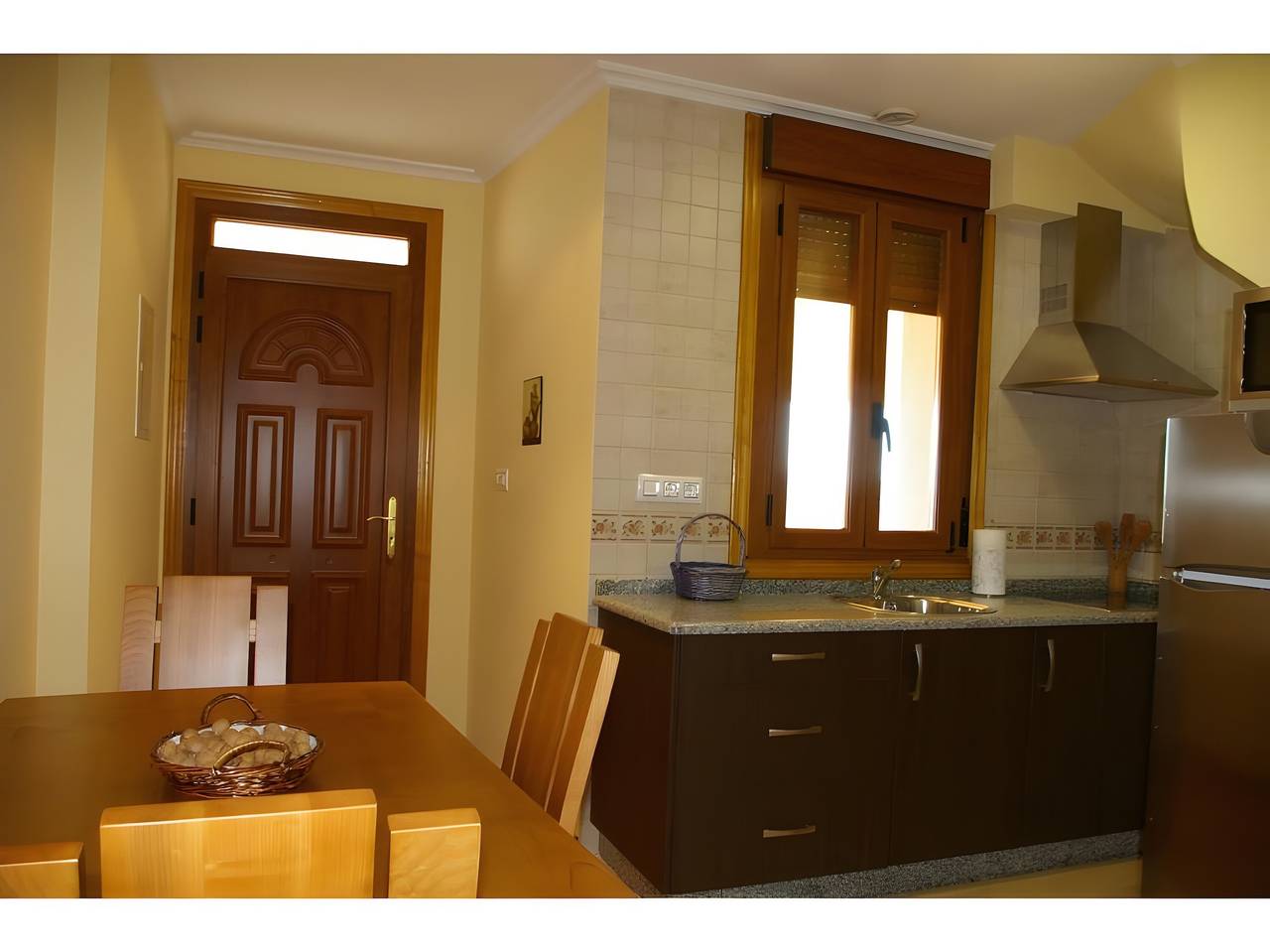 Appartement entier, Appartement 'Casa Requias 2' avec vue sur le lac, jardin partagé et Wi-Fi in Muíños, Orense Région