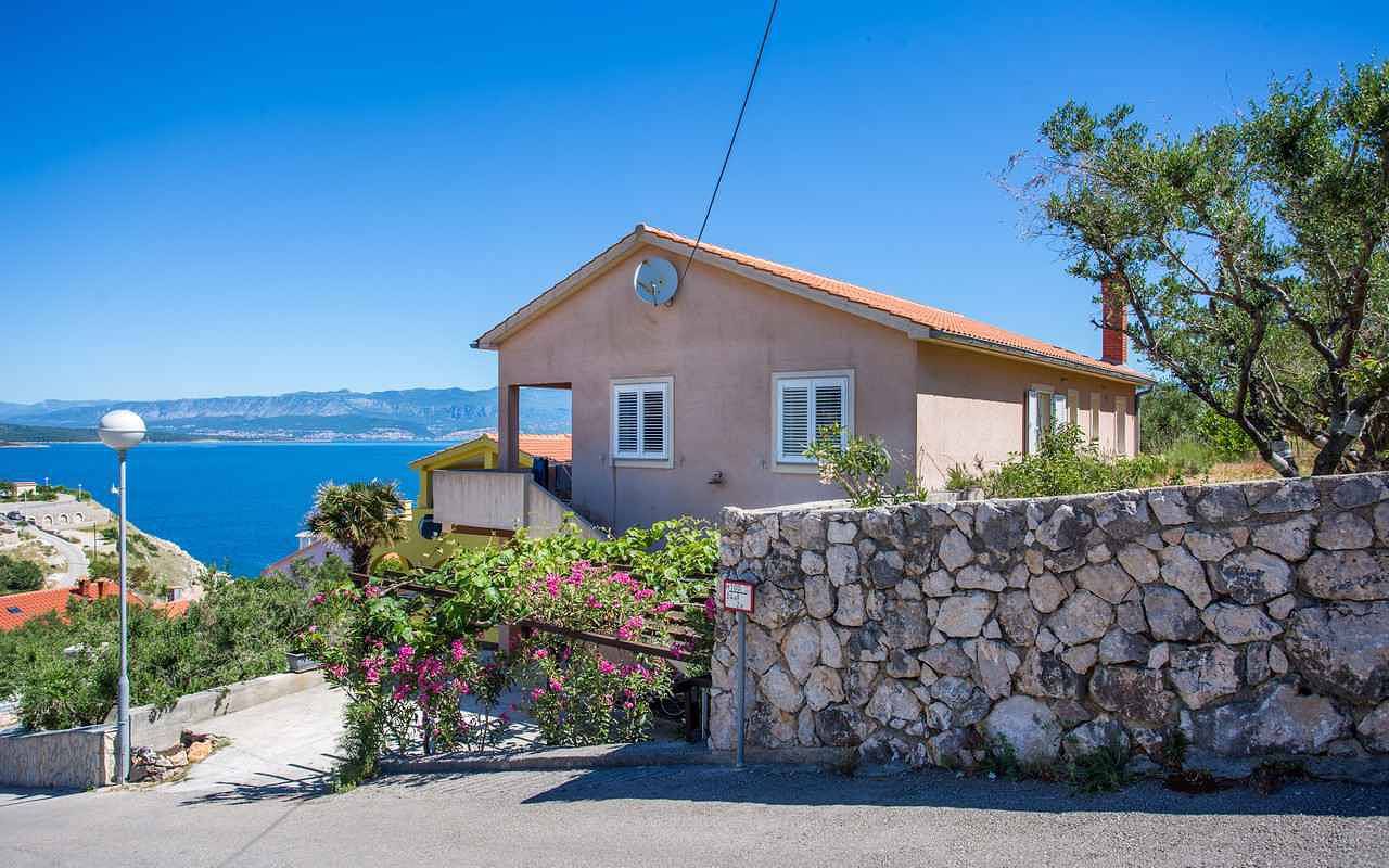 Ganze Ferienwohnung, Ferienwohnung mit Terrasse in Strandnähe  in Vrbnik, Krk
