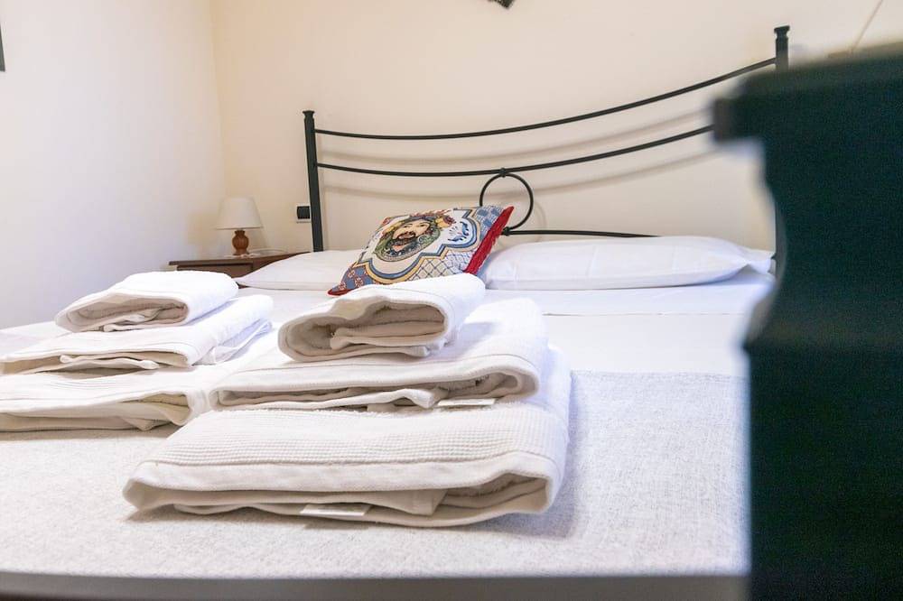 Independent holiday home 5 minutes from the seafront and the centre. in Aci Trezza, Aci Castello