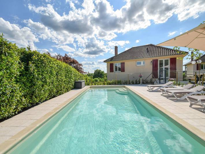 Location de vacances pour 6 personnes, avec piscine et jardin à Saint-Médard-d'Excideuil - 2