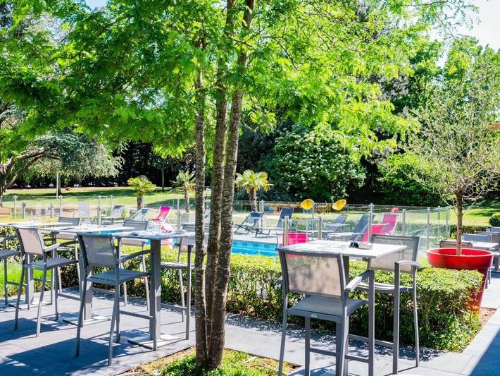 Hôtel pour 4 personnes, avec Terrasse ainsi que Jardin et Piscine