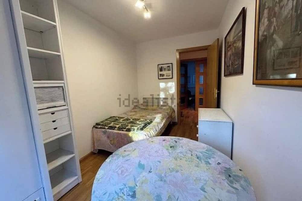 Vivienda Vacacional Para los Meses de Verano in Jaca, Spanish Pyrenees