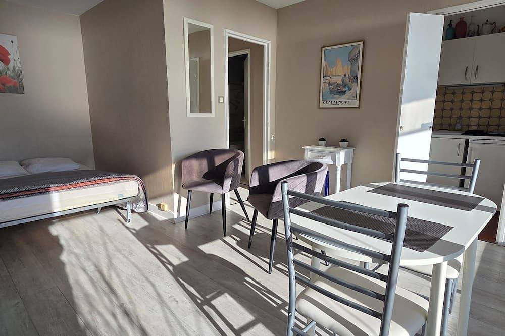 Appartement entier, Joli Studio avec Grand Balcon vue mer en plein centre de Concarneau in Concarneau, Région de Quimper