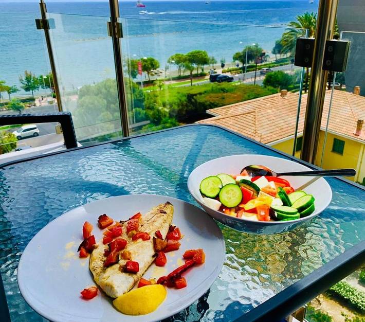 Ferienwohnung für 4 Personen, mit Balkon und Ausblick in Limassol