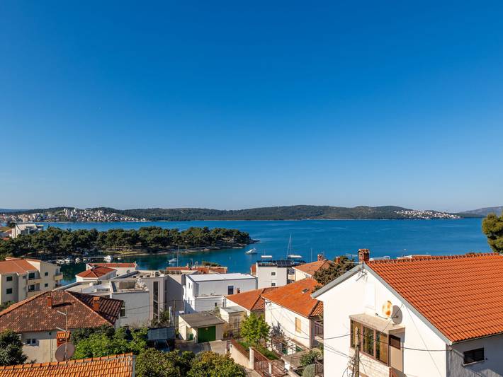 Ferienwohnung für 7 Personen, mit Balkon und Terrasse sowie Garten in Trogir - 2