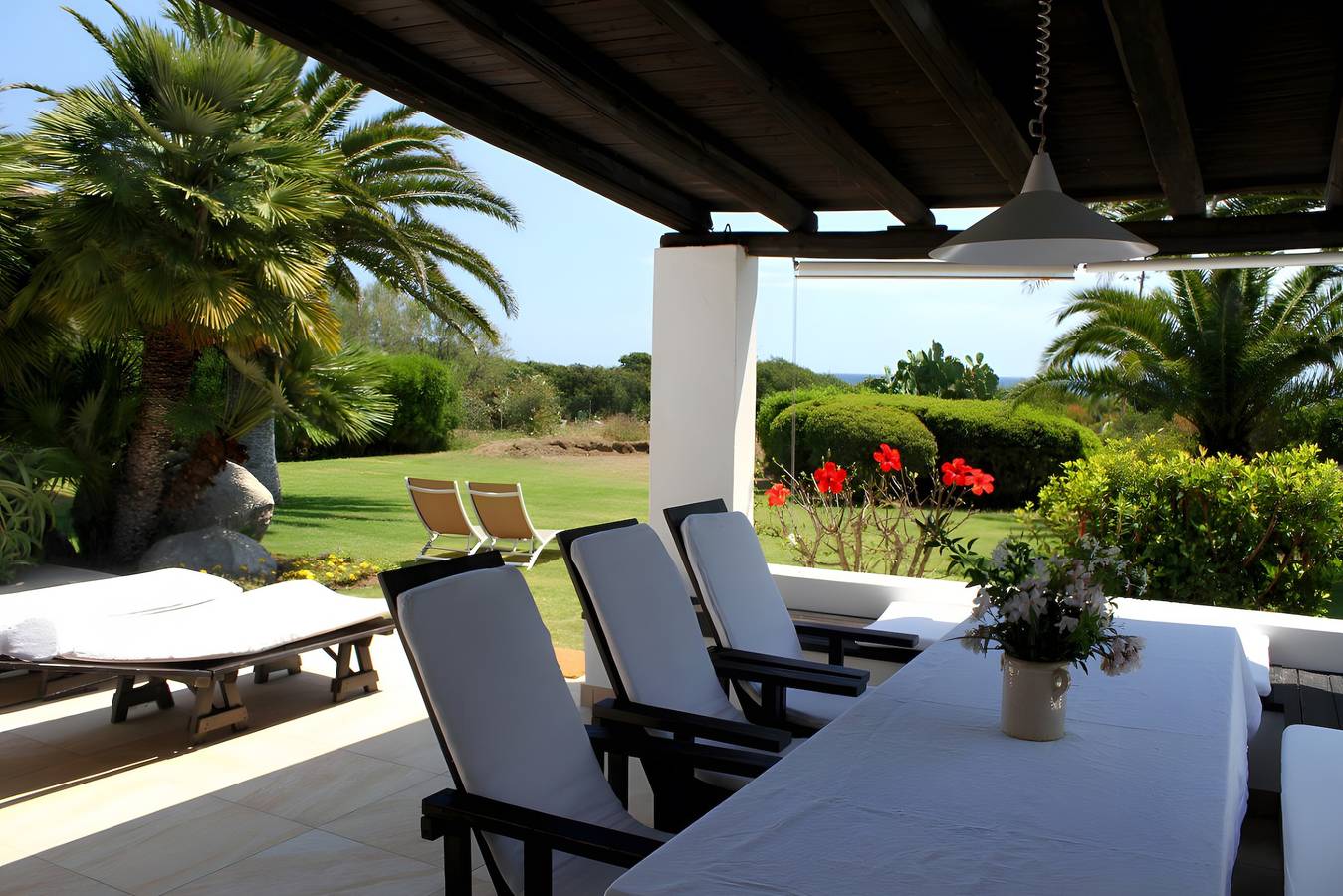 Villa 'Quattro' met zeezicht, wifi en airconditioning in Costa Rei, Muravera