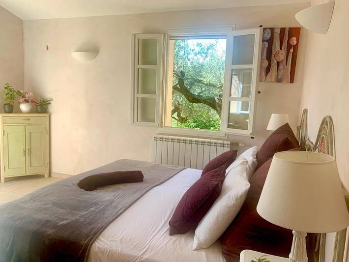 Location de vacances pour 3 personnes, avec piscine ainsi que terrasse et jardin à Claviers - 2