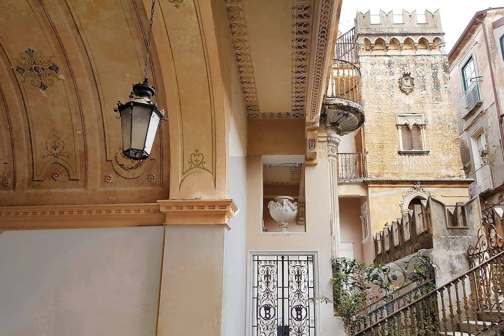 Ganze Wohnung, Brigitte: zentrum, wifi, 5 Gehminuten vom Strand, im palazzo 1721 in Spiaggia del Cannone, Tropea