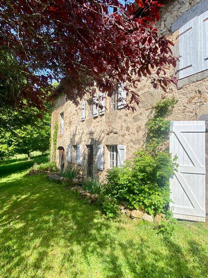 Location de vacances pour 8 personnes, avec jardin et vue à Églisolles