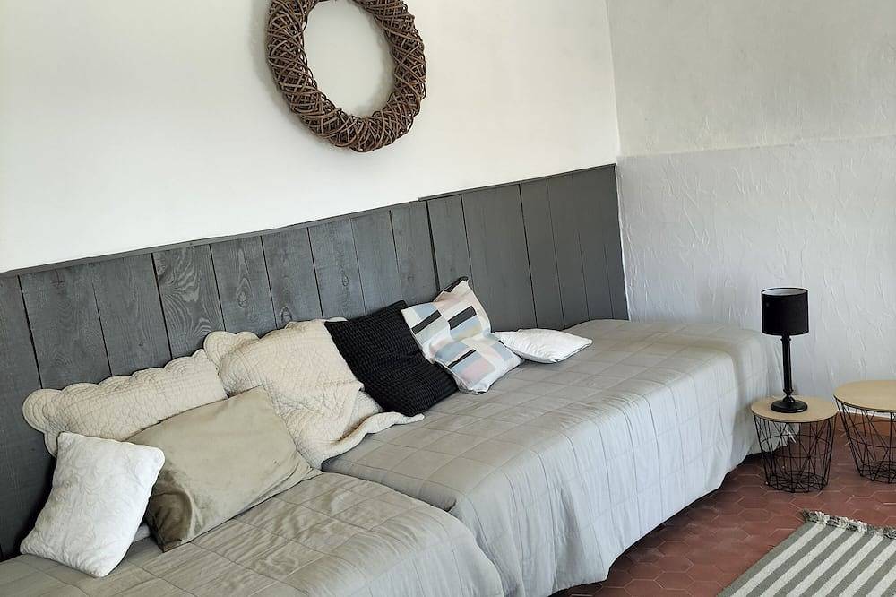 Family home with swimming pool and superb views, between beaches and the Verdon gorges. in Bargemon, Region de Draguignan