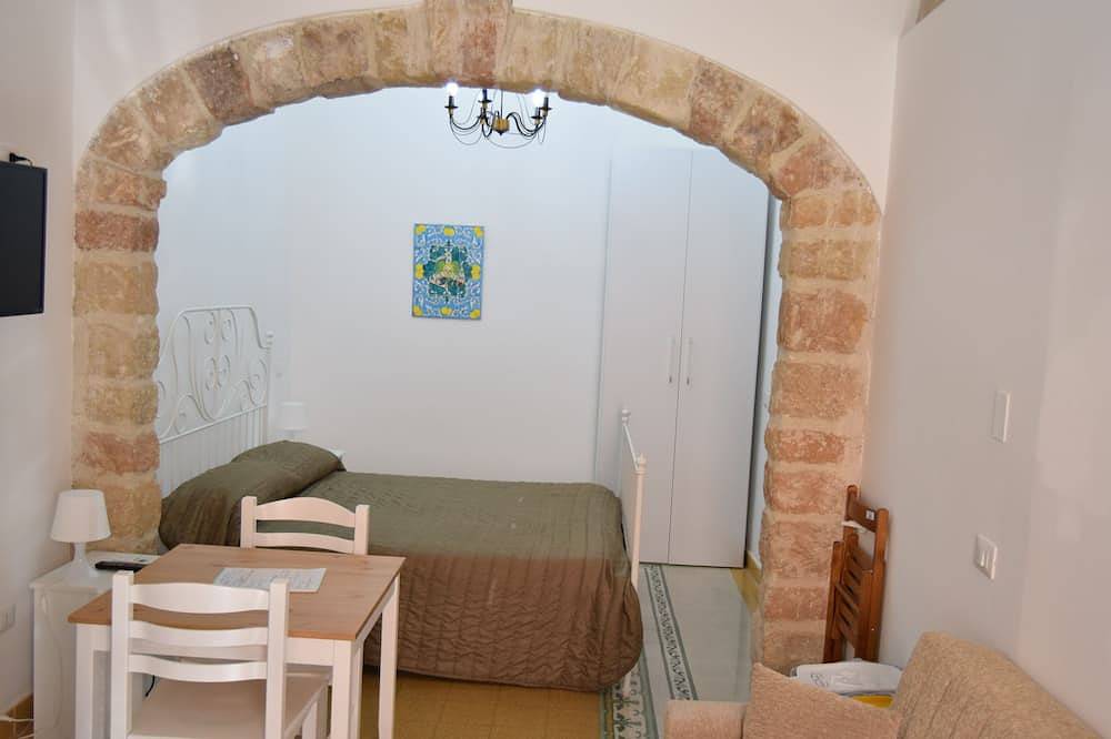 Comfortable apartment near the sea and near Palermo, Sicily in Terrasini, Palermo Province