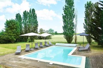 Gîte pour 10 personnes, avec jardin et terrasse à Saint-Colomb-de-Lauzun