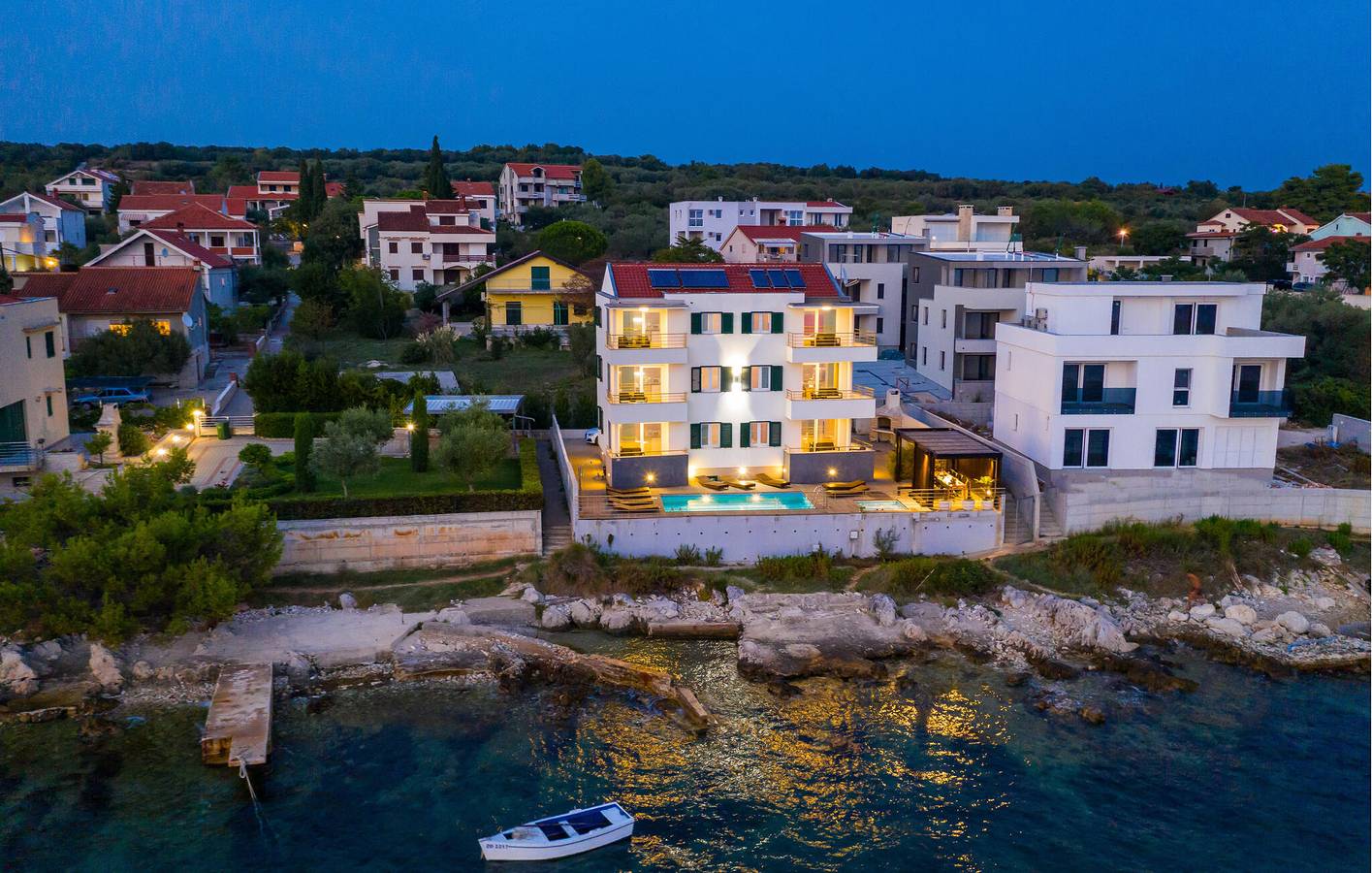 Gemütliche 1-Zimmer-Wohnung mit Pool, WLAN und nur 400 m vom Strand entfernt in Strand Kožino, Zadar (Kommun)