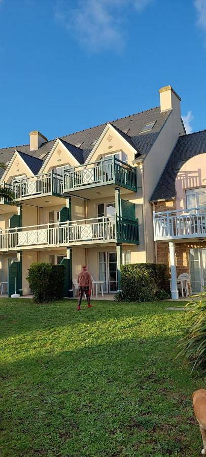 Gîte pour 4 personnes, avec vue ainsi que jardin et piscine dans Plage de Grève Blanche (Guilvinec) - 2