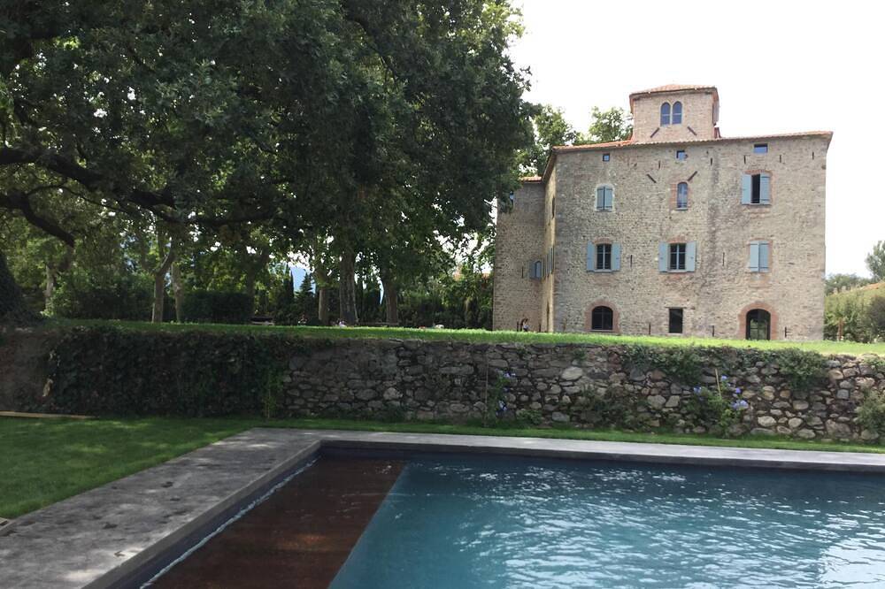 Castle zwölften renoviert, Luxus, Charme, Komfort, Schwimmbad, 15 Mn Meer, 25 Schlafplätze in La Côte Vermeille, Palau-del-Vidre