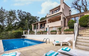 Gîte pour 8 personnes, avec terrasse et piscine à Les Adrets-de-l'Estérel
