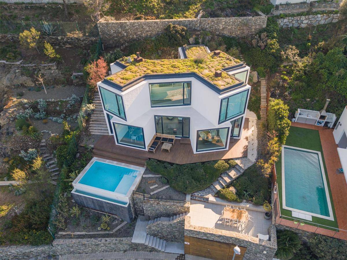 Sunflower House Iconic villa Infinity pool in el Port de la Selva, Oberampurien
