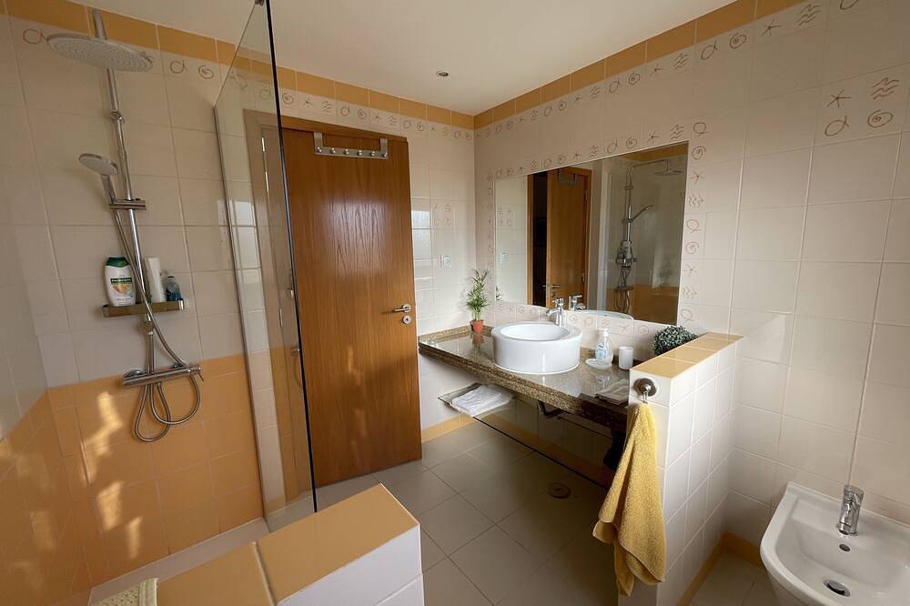 Beach villa with sea view roof terrace for the whole family in Alvor, Faro District