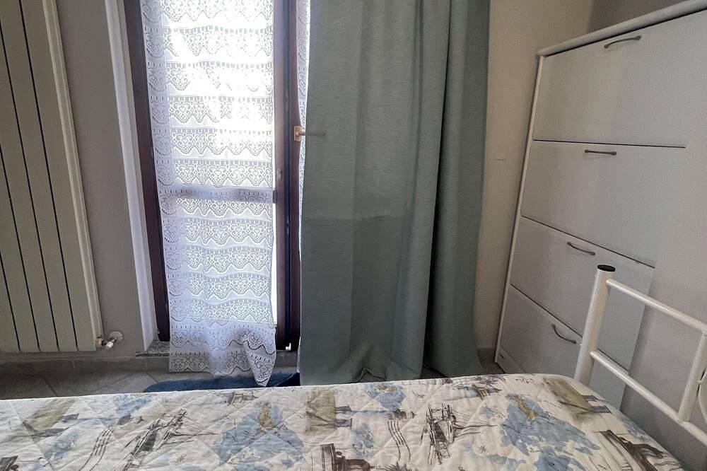 Entire apartment, Bright attic room 600 meters from the sea and the north Pescara Riviera in Pescara, Pescara Province