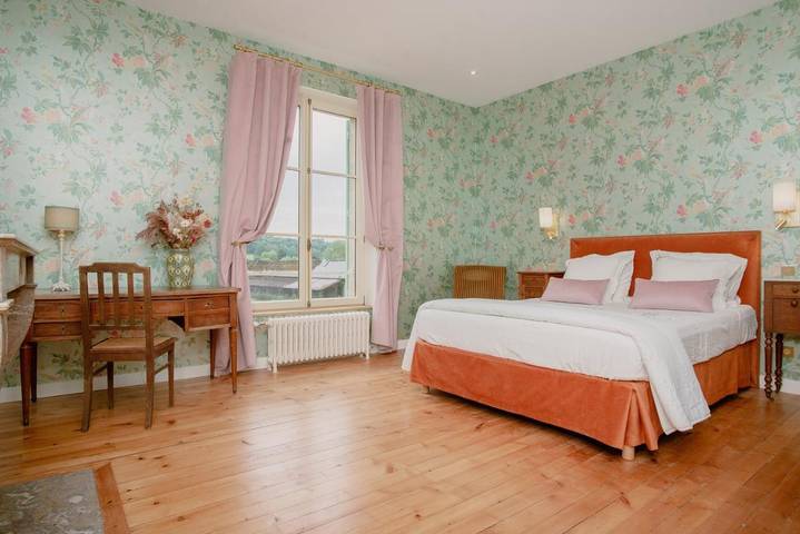Chambre d’hôte pour 3 personnes, avec Balcon et Terrasse ainsi que Jardin et Sauna