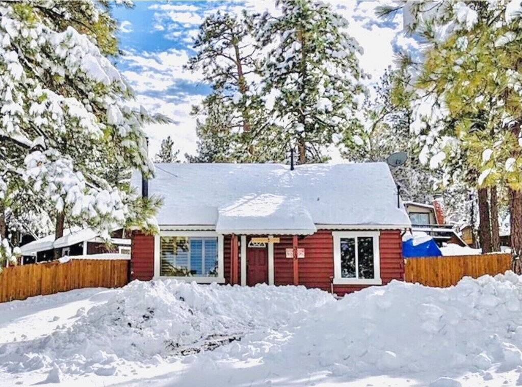 Walk to Lake Cabin great for kids & Pets Spa Bbq Wifi King Bed Ski Free Coffee in Big Bear Lake, San Bernardino County