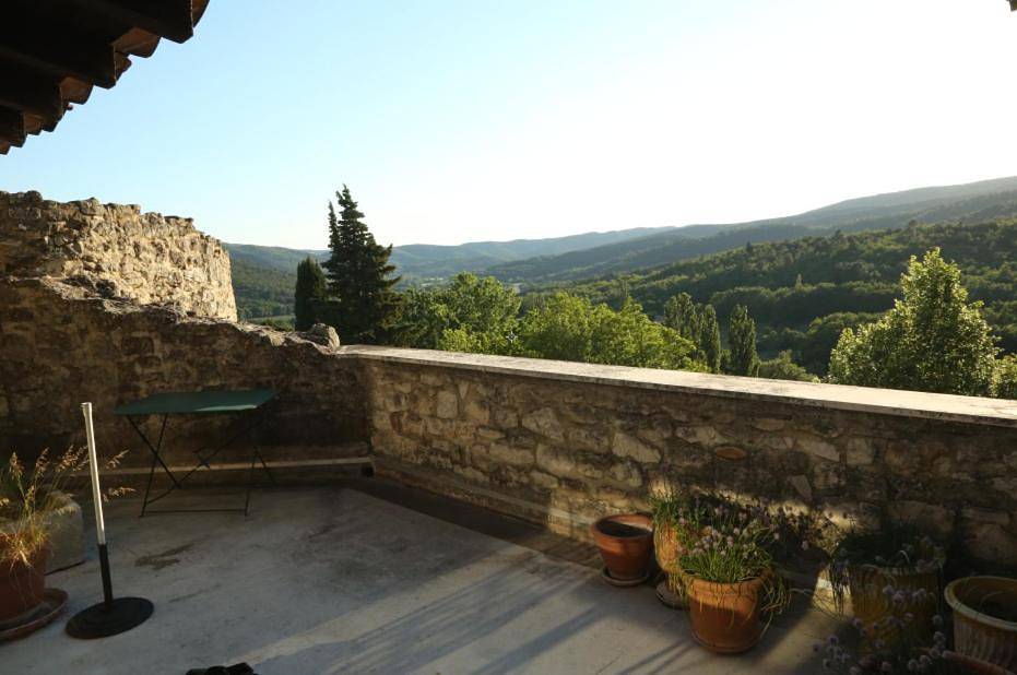 Appartement entier, One-Bedroom Apartment in Le Poët-Laval, Région de nyons