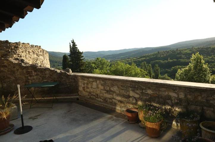 Gîte pour 6 personnes, avec piscine ainsi que vue et jardin à Le Poët-Laval - 2